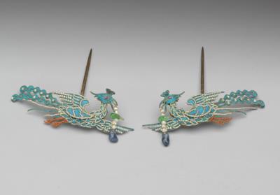 图片[2]-Pair of gilt silver dangling ornaments with kingfisher feather and pearl-and-gemstone inlay in the form of a flying phoenix, Qing dynasty (1644-1911)-China Archive